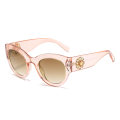 2020 Ready Made Modern Women Fashion Sunglasses with Diamonds